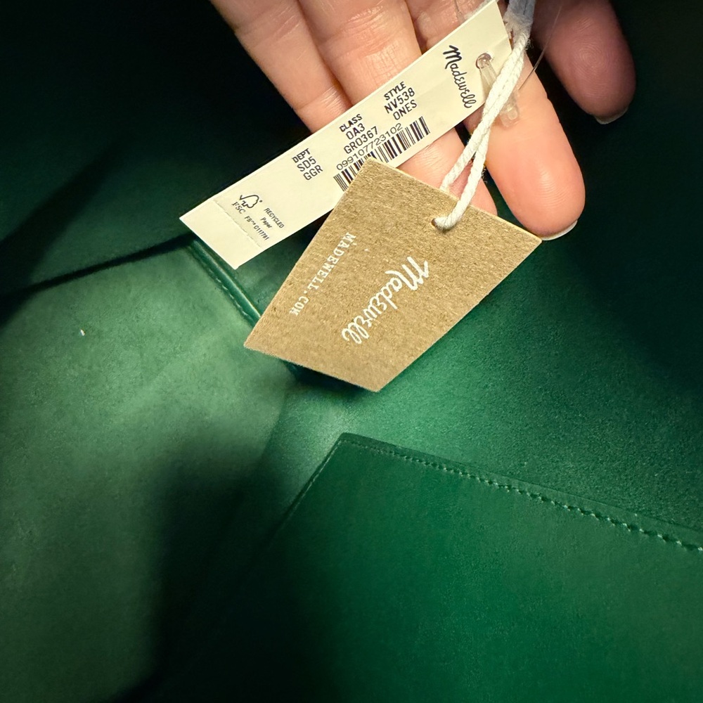Elegant Green Leather Shoulder Bag - Picture 5 of 5